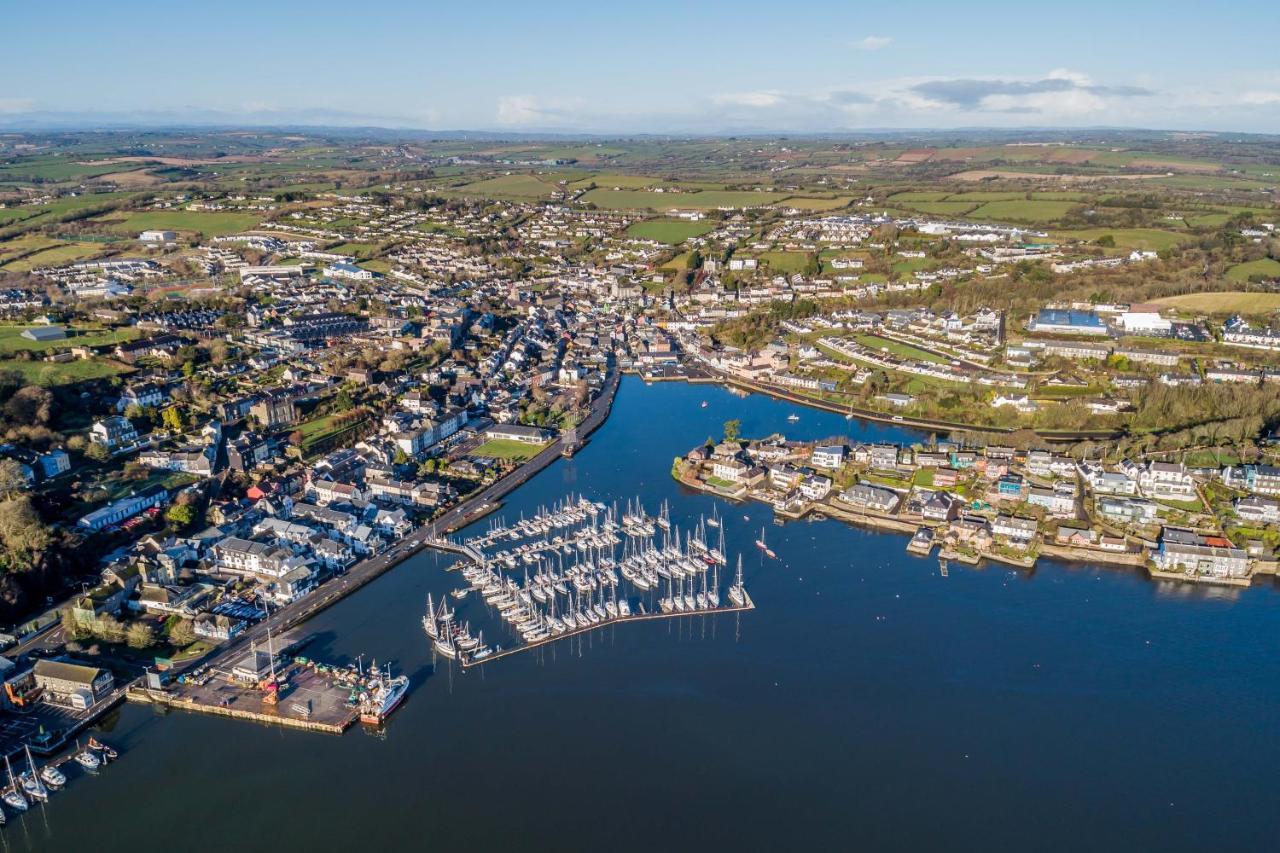 Four Winds,Kinsale Town,Exquisite Holiday Homes,Sleeps 26 Екстер'єр фото