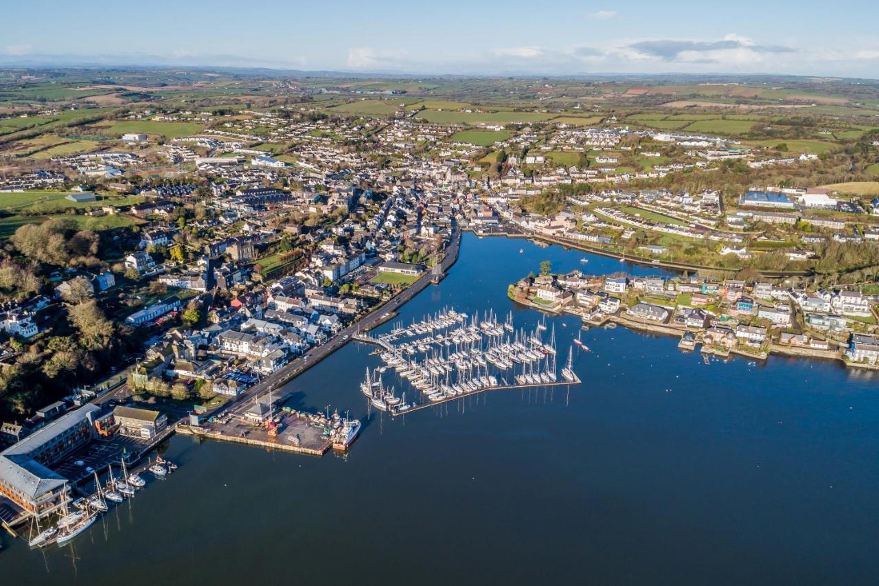 Four Winds,Kinsale Town,Exquisite Holiday Homes,Sleeps 26 Екстер'єр фото